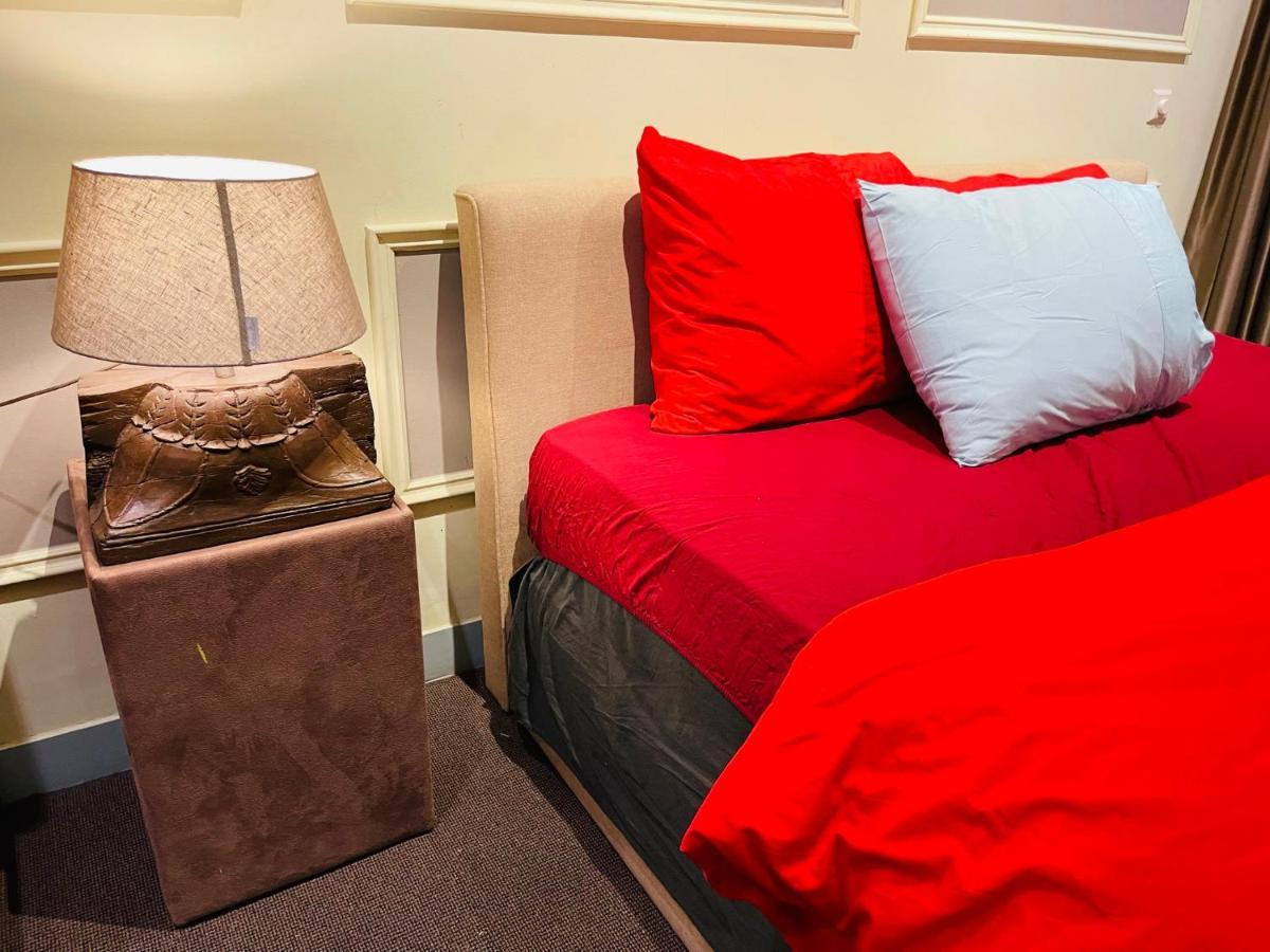 Redlightdistrict Chinacitycentre Partypalace Bed & Breakfast *