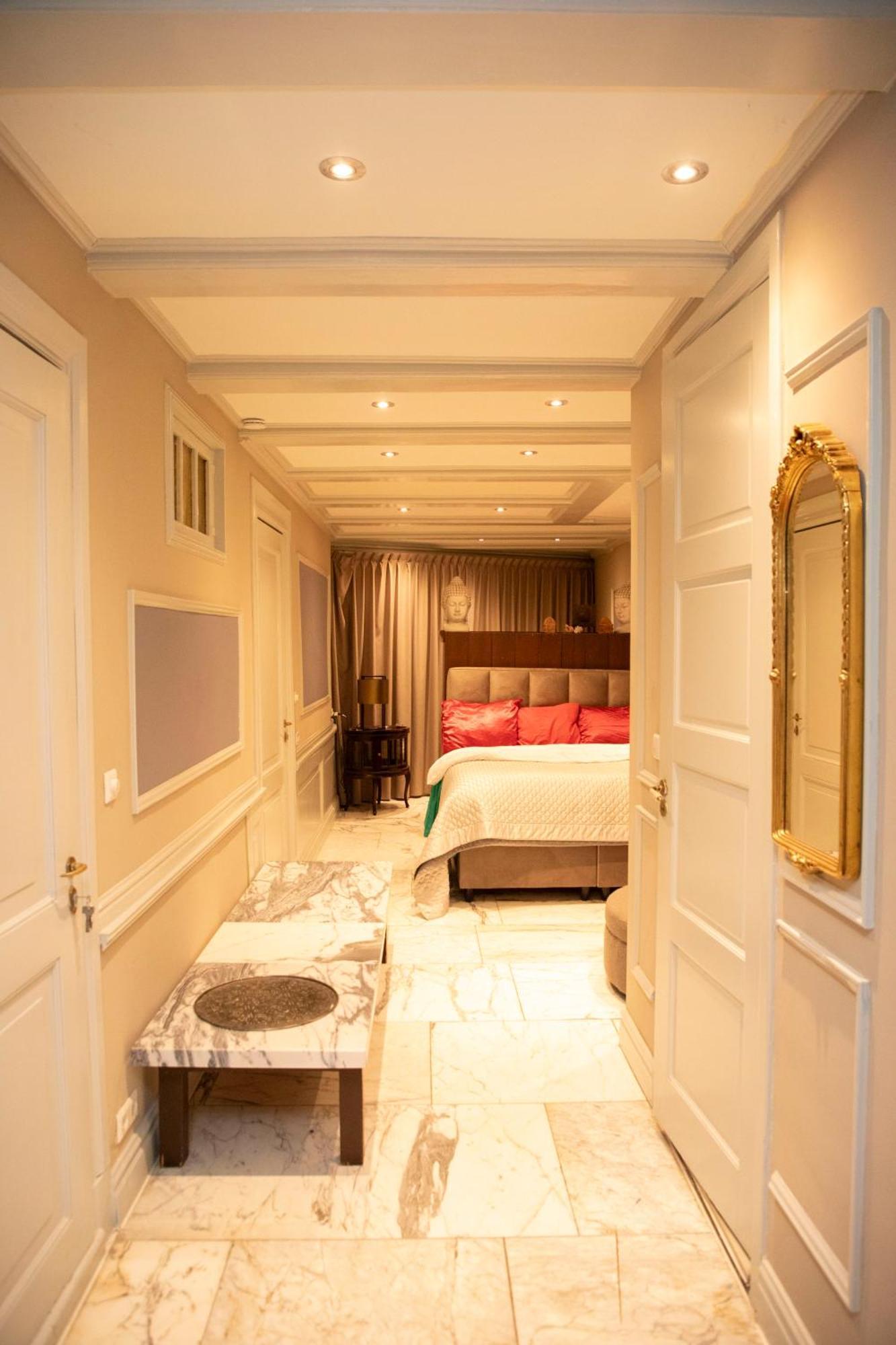 Redlightdistrict Chinacitycentre Partypalace Bed & Breakfast *